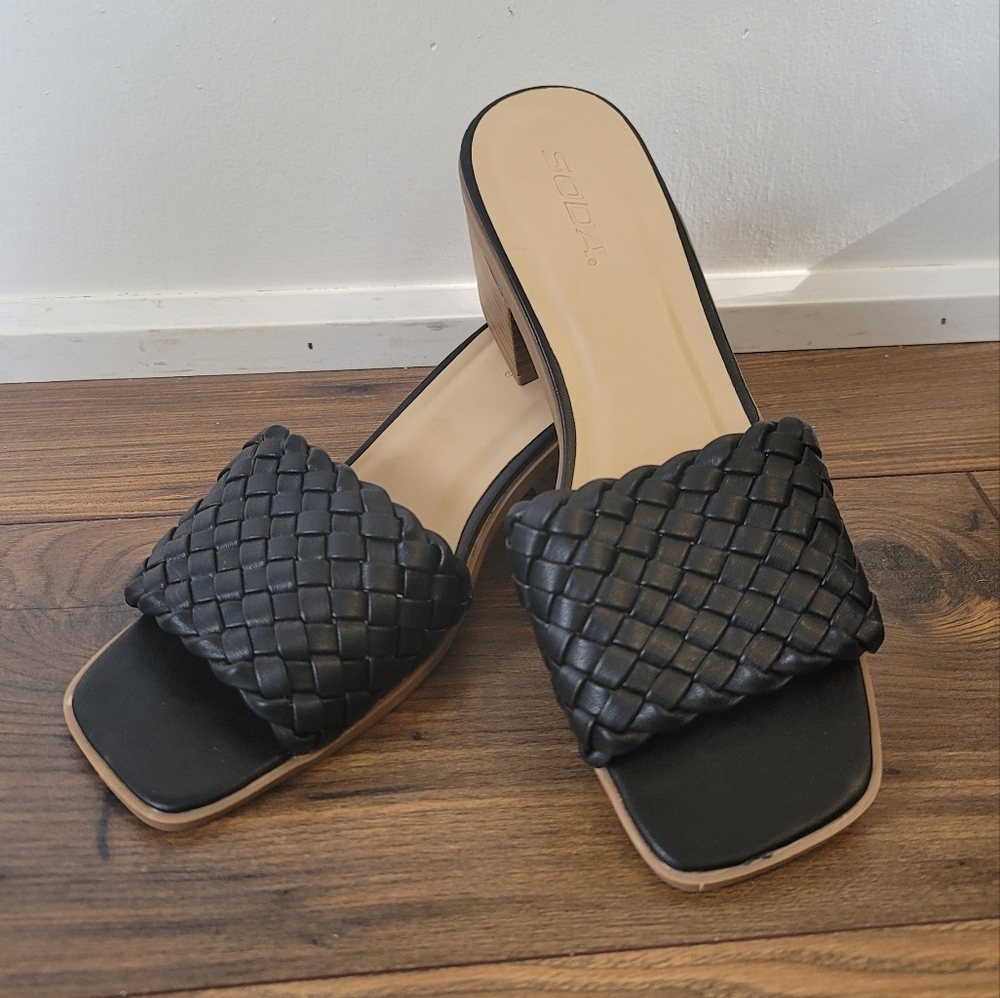 Woven heeled mule sandal